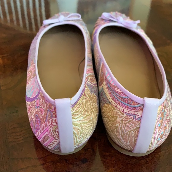 Stuart Weitzman Silk Tapestry Ballet Flat Size 11 Worn once Excellent condition - Picture 2 of 6